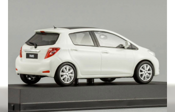 TOYOTA Yaris (2012), white