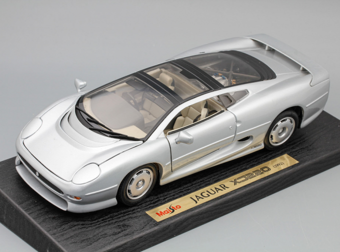 JAGUAR XJ220 (1992), silver