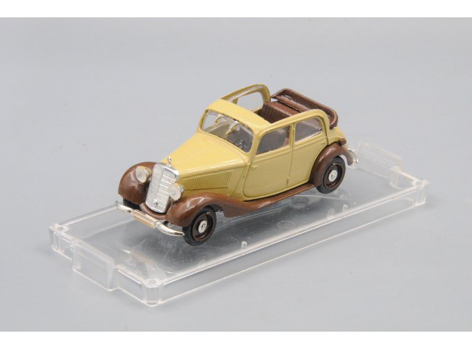 MERCEDES-BENZ 170V Cabrio Limousine, green