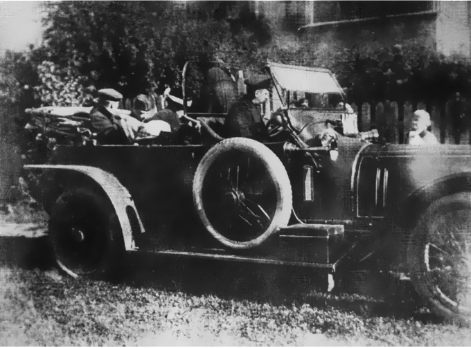 Delaunay-Belleville 45\50 CV Kellner дубль-фаэтон 1913 год. Ленинский, с табличкой под стеклом (тент сложен), темно-зеленый