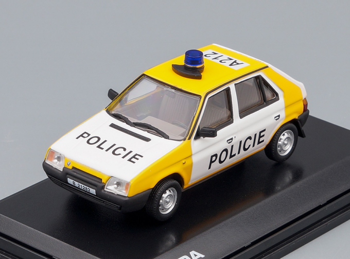 SKODA Favorit Police (1990), yellow / white