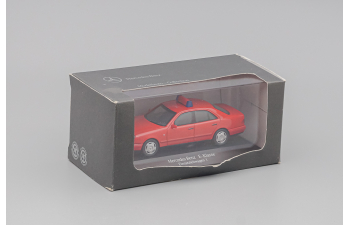 MERCEDES-BENZ E-Klasse Einsatzleitwagen 1, red