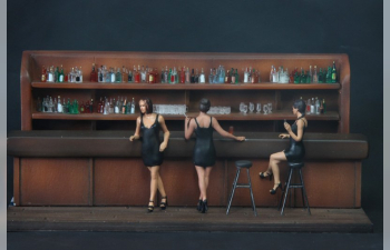 (КИТ) Три девушки в баре