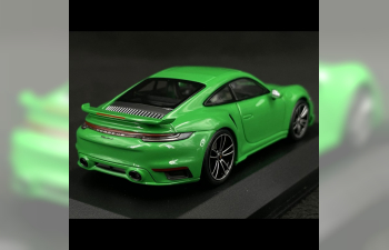 PORSCHE 911 (992) Turbo S Coupe Sport Design (2021), green