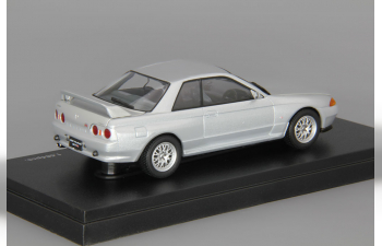 NISSAN Skyline GT-R (BNR32) V-speck II, spark silver