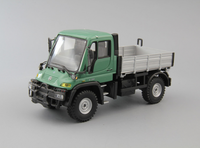 MERCEDES-BENZ Unimog U300, green / silver