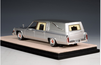CADILLAC Superior Hearse (катафалк) (1980), Silver