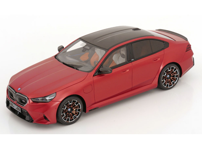 BMW M5 (G90) (2025), frozen orange metallic