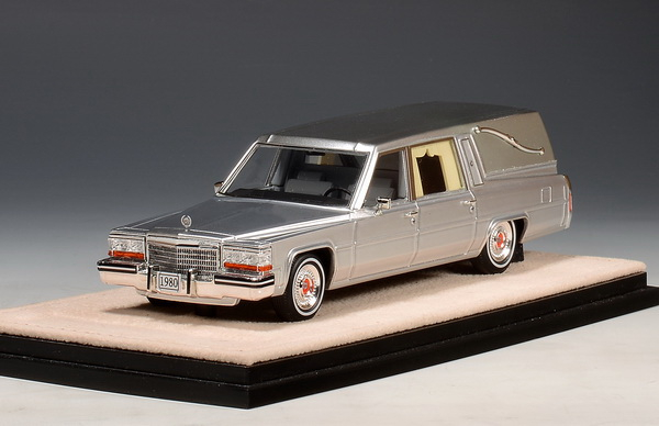 CADILLAC Superior Hearse (катафалк) (1980), Silver