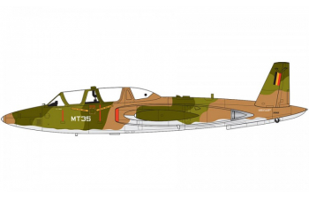Сборная модель Французский учебно-боевой самолет Fouga СМ.170 Magister