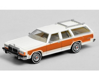 FORD LTD Country Squire (1979), light beige / wood decor