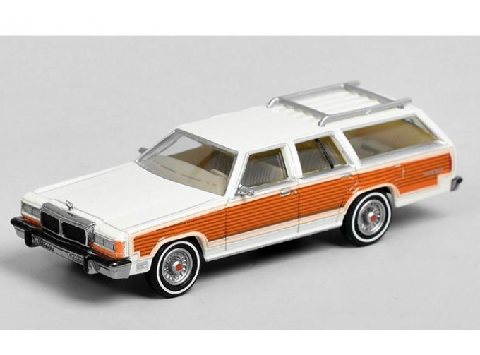 FORD LTD Country Squire (1979), light beige / wood decor