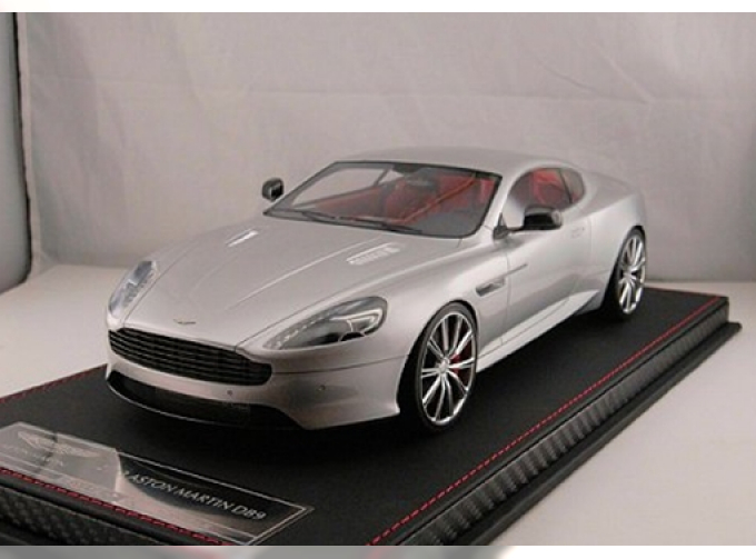 Aston Martin DB 9 (silver)