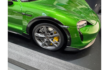(Уценка!) PORSCHE Taycan Turbo S Cross Turismo (2021), Mamba Green Metallic