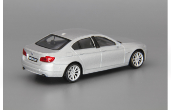 BMW 535i, silver