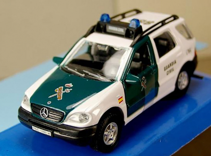 MERCEDES-BENZ ML320 Guardia Civil, green / white