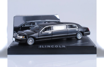 LINCOLN TownCar Limousine 2000, black