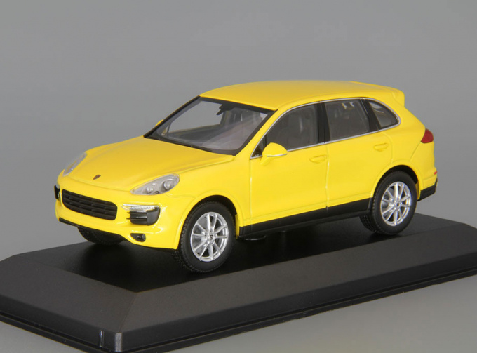 PORSCHE Cayenne (2014), yellow