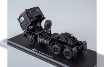 Камский грузовик 65225 седельный тягач, черный