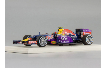 Red Bull RB11 Renault Australian GP #26 Infiniti Red Bull Racing Daniil Kvyat (2015), blue / purple