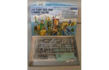 Сборная модель FDC-1 Flight Deck Crew & MD-3 Tractor
