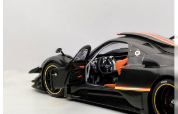 PAGANI Zonda Revolution 2013 (black carbon fiber)