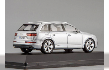 AUDI Q7 (2015), silver