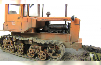 ДТ-75 "Почтальон", трактор (оранжевый, со следами эксплуатации)