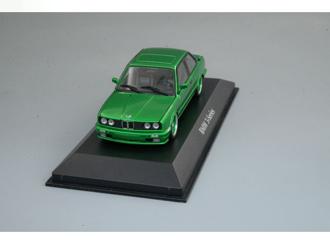 BMW 3-SERIES (E30), green metallic