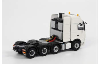 VOLVO FH3 Globetrotter XL 8x4, White Line 1:50, белый