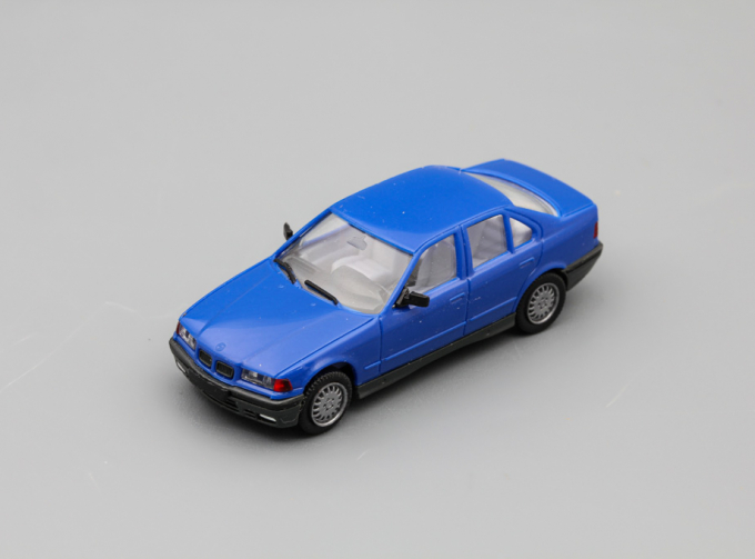 BMW 325i, blue