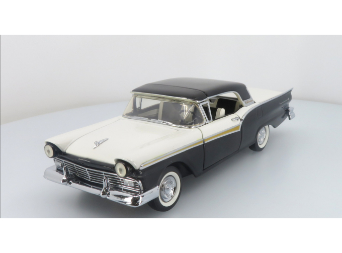 FORD Fairlane 500 Skyliner (1957), Black/White