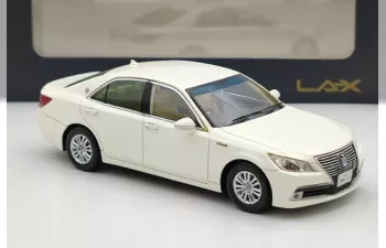 TOYOTA Crown Hybrid Royal Saloon S210 (2012), white pearl crystal shine