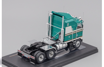 KENWORTH K100 Aerodyne towing vehicle (1976), greenmetallic white