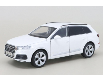 AUDI Q7, white