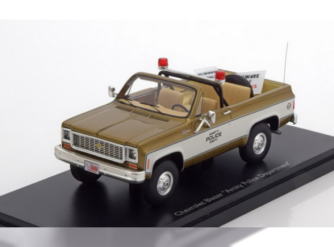 CHEVROLET Blazer "Amity Police Department" (1972), golden / white