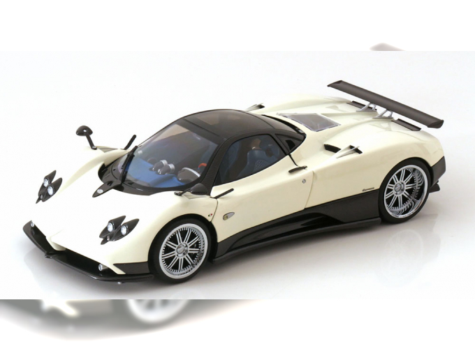 PAGANI Zonda F (2005), white carbon