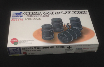 Сборная модель German WWII 200L Oil Drums