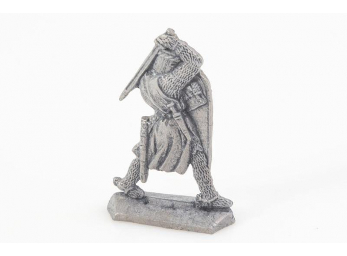 Фигурка рыцарь рубящий