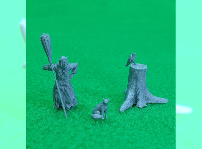 Фигурка "Баба-Яга с метлой"