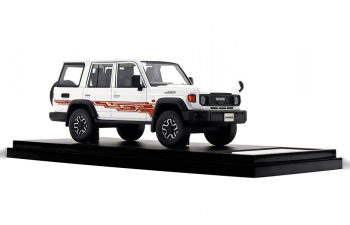 TOYOTA Land Cruiser 70 AX (2023), белый