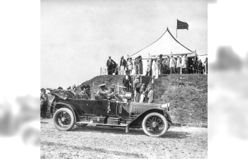 Delaunay-Belleville 45\50 CV Kellner дубль-фаэтон 1913 год. Ленинский, с табличкой под стеклом (тент сложен), темно-зеленый