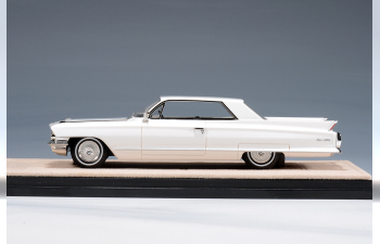 CADILLAC Coupe Deville (1962), Olympic White