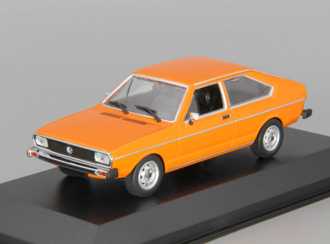 VOLKSWAGEN Passat (1975), orange