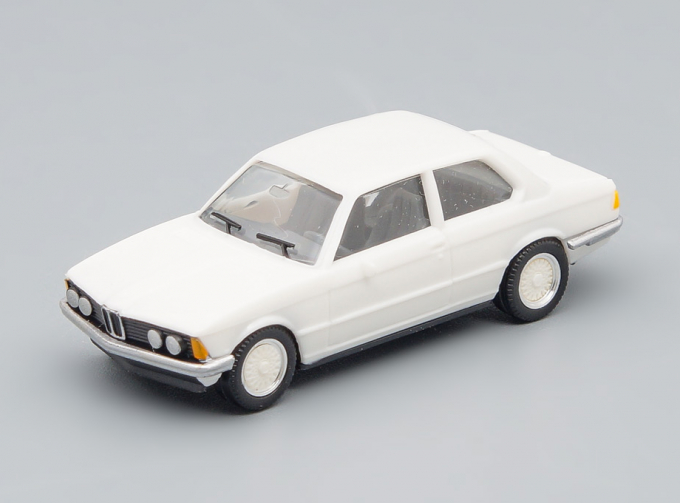 BMW 323i (E21), white