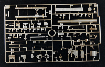 Сборная модель Russian Self-Propelled Gun SU-152 (KV-14) (September, 1943 Production)