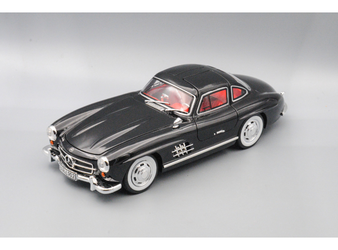 MERCEDES-BENZ 300 SL, чёрный, 25 см.