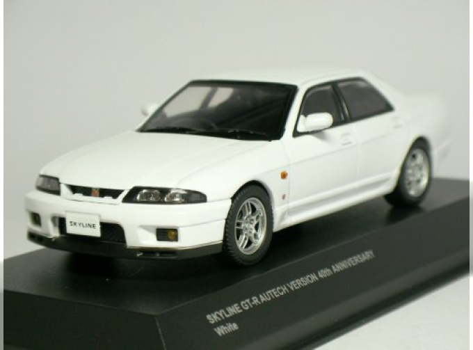 NISSAN Skyline GT-R(BCNR33) AUTECH Ver. 40th ANNIVERSARY, белый