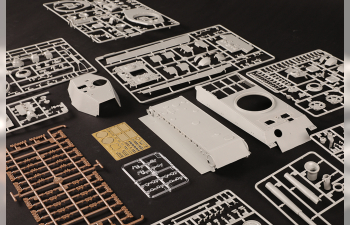 Сборная модель Танк Pz.Kpfw VI Sd.Kfz.182 Tiger II (Henschel 105 мм)