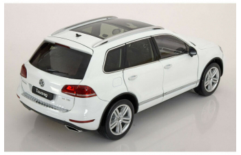 VOLKSWAGEN Touareg II 2012 White